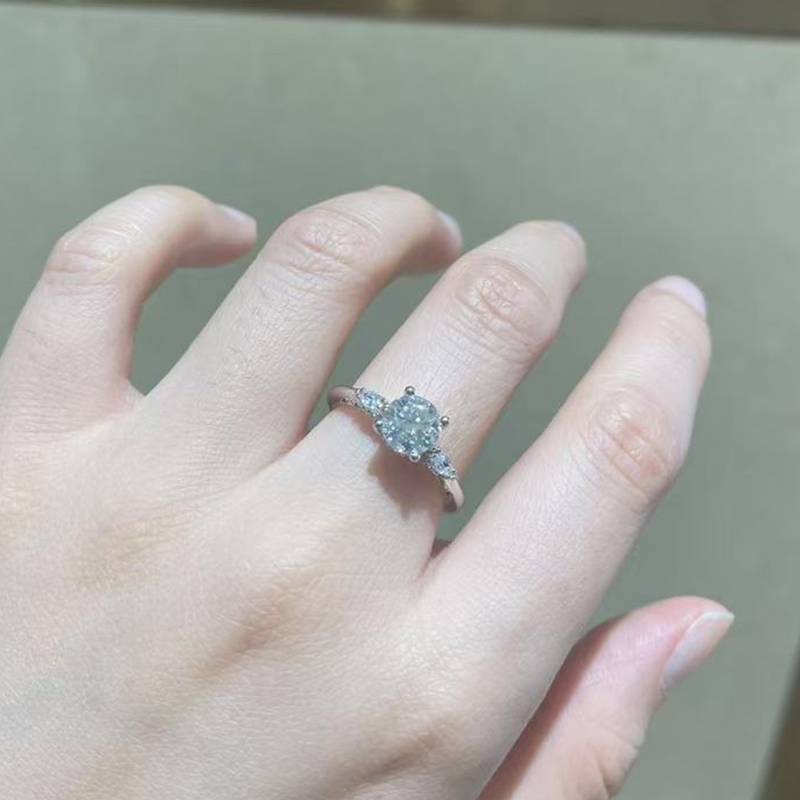 四爪女戒S925银镀白金定制选款主石莫桑钻1.0ct/副石高碳钻